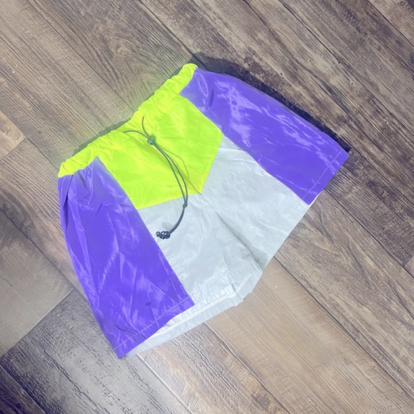 Short Set. - Picture 3 of 4